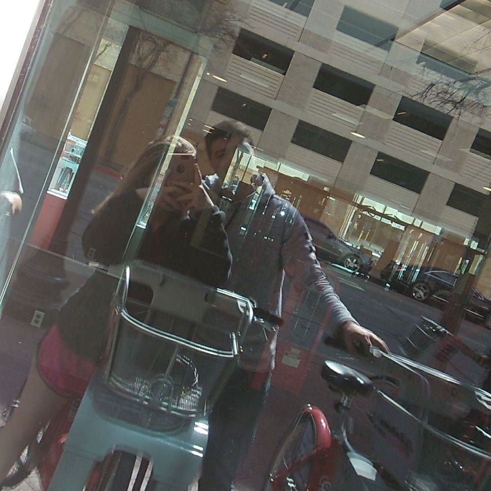 Meet your Posher, Avery